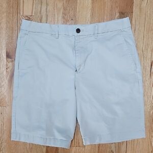 GAP Men's Soft Gray Flat Front Shorts